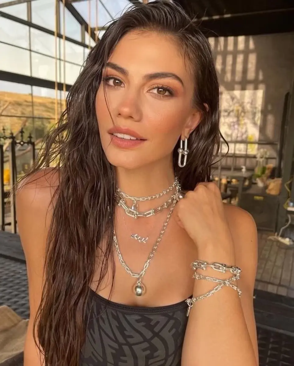 Demet Özdemir, Демет Йоздемир