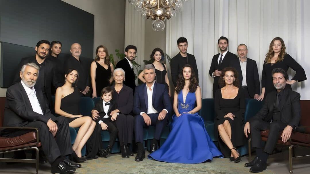 всички актьори