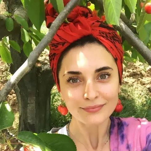 турска актриса, Aslıhan