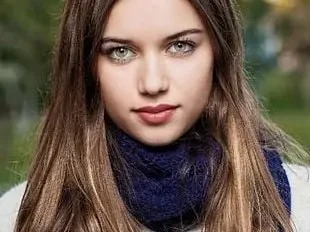Afra Saraçoğlu, Афра Сарачоолу
