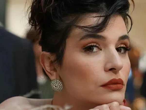 Коя е Гонджа Вуслатери (Нур от "Лейля")?