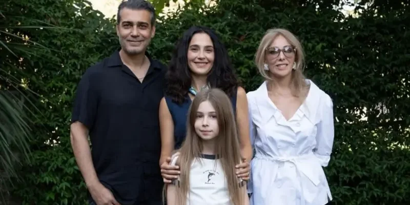 "Толкова близо, толкова далеч" смени името си